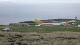 Die Fähre im Hafen von Grimsey