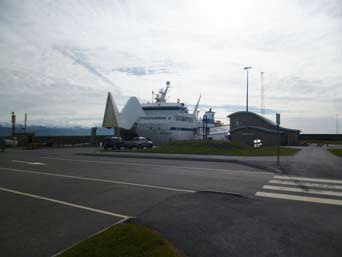 Der Hafen von Llandeyahöfn