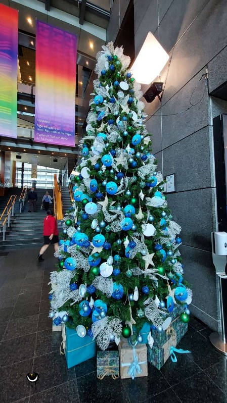 Dieser besondere Weihnachtsbaum in der Eingangshalle faszinierte uns.