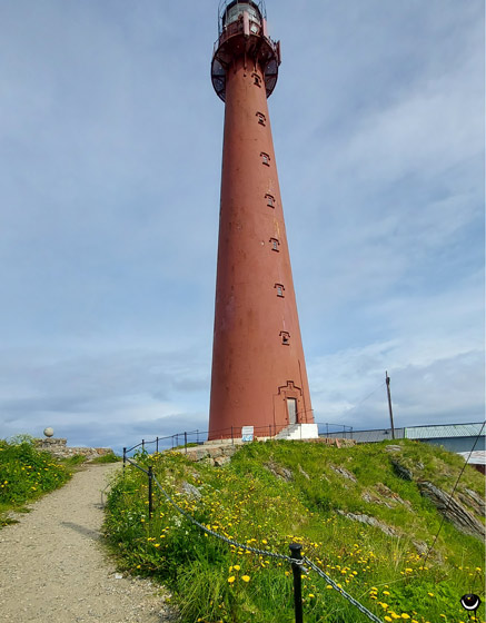 Roter Leuchtturm von Andenes auf der Insel Andøya