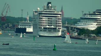 Einfahrt in den Rostocker Hafen